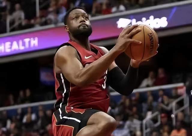 NBA:钻挤扭靠NBA！盘点NBA实力最强的十大“上篮高手”：欧文位居第四！