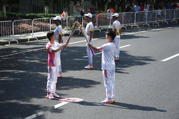 亚运会:杭州亚运会 | 杭州亚运会火炬在湖州传递