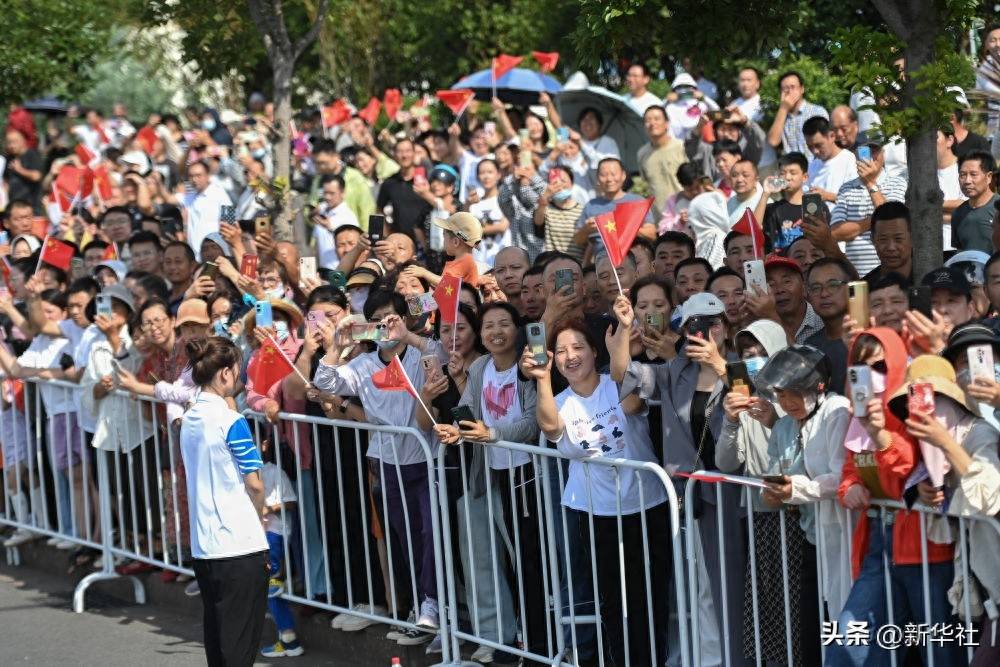 亚运会:杭州亚运会｜杭州亚运会火炬在舟山传递