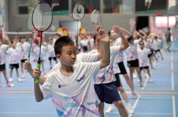 168新体育-免费学打羽毛球，粤港澳大湾区羽毛球青少年公益培训常态化课程开课