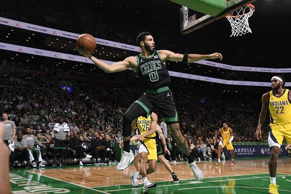 NBA:NBA｜凯尔特人火力全开 八人得分上双 成东部唯一全胜球队