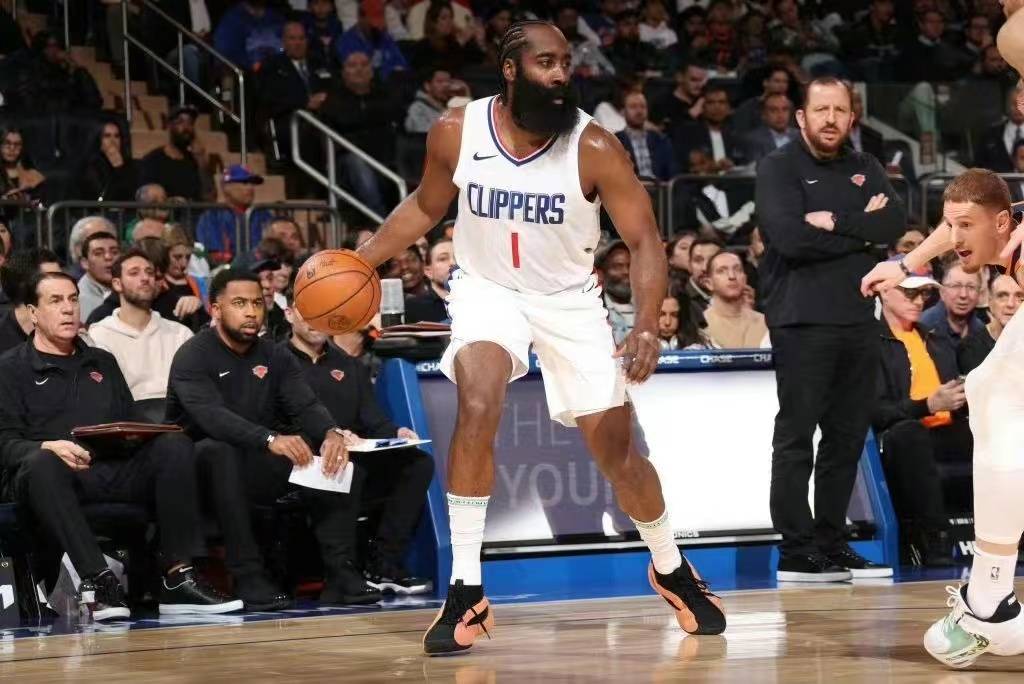 168新体育-NBA ：哈登首秀，快船不敌尼克斯原因分析，四巨头球权分配是关键