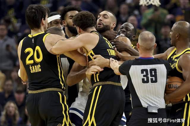 168新体育-NBA官宣处罚：格林禁赛5场！三人罚2.5万！勇士迎赛季最艰难时刻