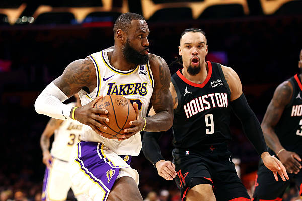 NBA:NBA | 詹姆斯37分赛季个人新高 距39000分大关还差5分