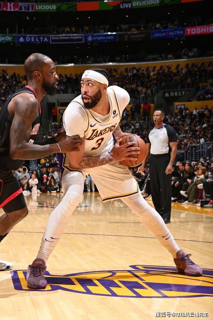 NBA:NBA常规赛NBA，湖人1分险胜火箭！詹姆斯19投14中高效砍下37分准绝杀