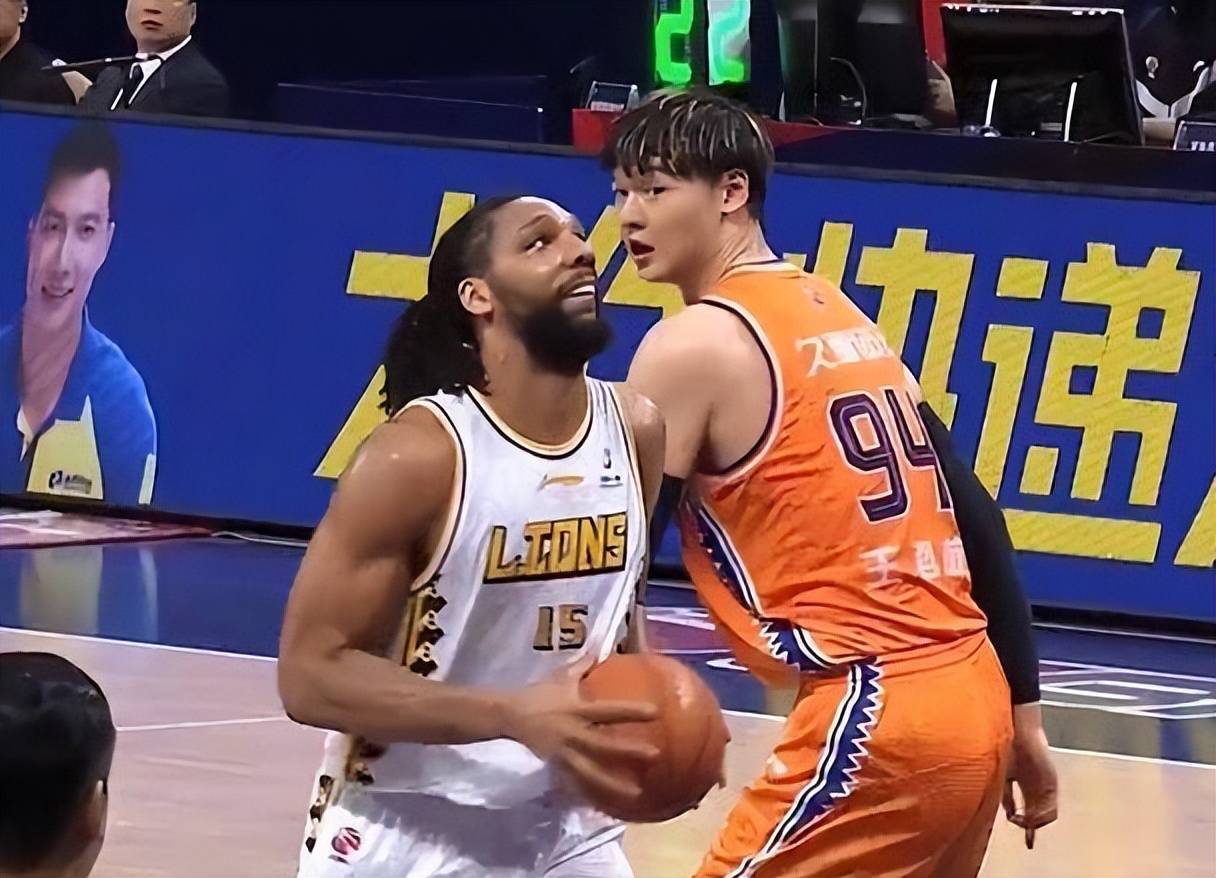 168新体育-CBA再迎大牌外援！高价为昔日NBA探花赎身，曾遭王哲林下黑脚恶犯