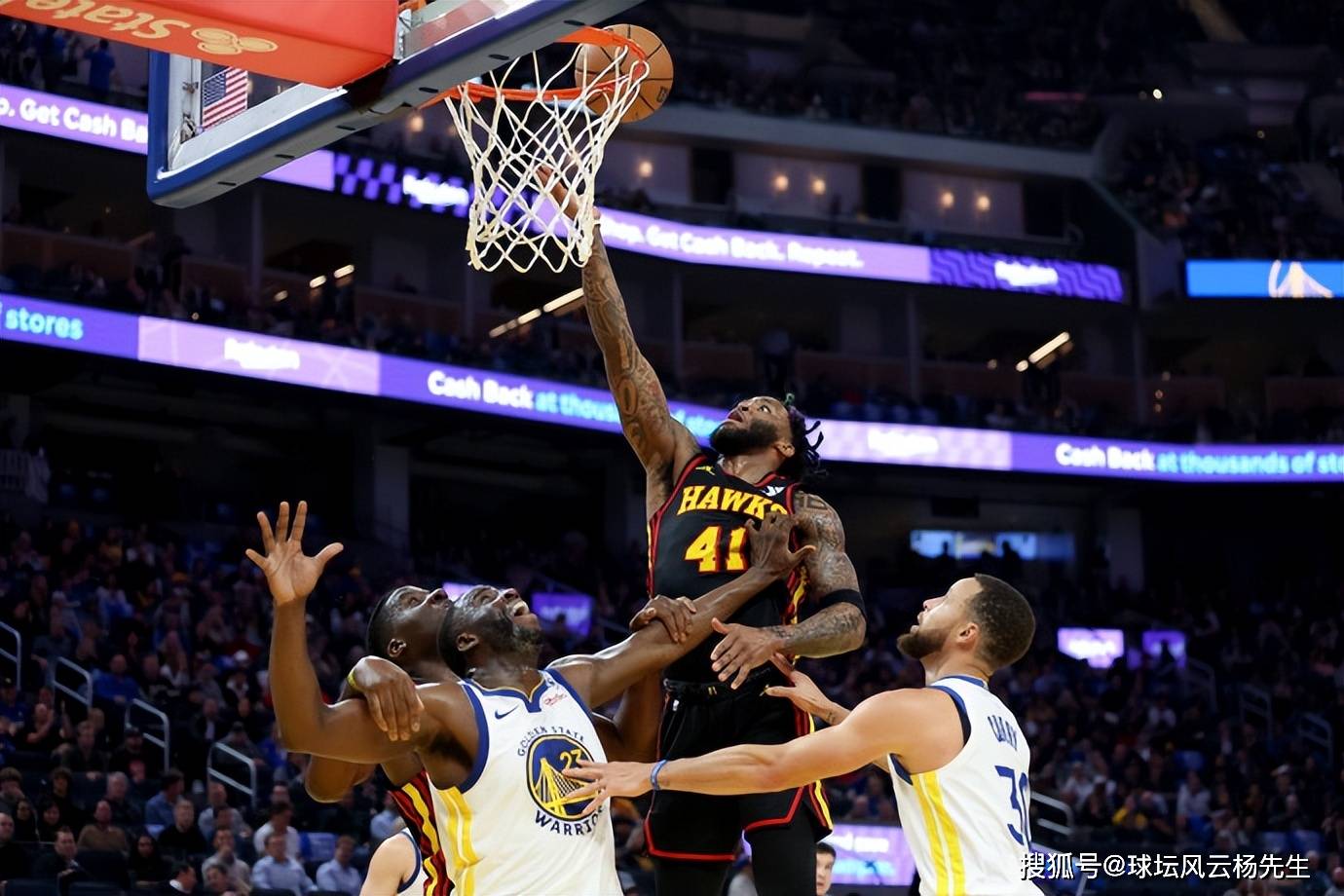 NBA:NBA常规赛NBA，勇士22分大胜老鹰，库里25+8库明加11投全中比肩穆林