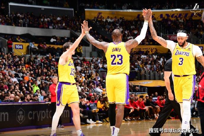 NBA:NBA全明星首发阵容：库里惨遭淘汰NBA，字母哥，詹姆斯领衔