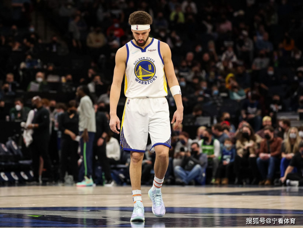 NBA:汤普森拿荣誉施压NBA，勇士白养其两年是只字不提，NBA最强白眼狼