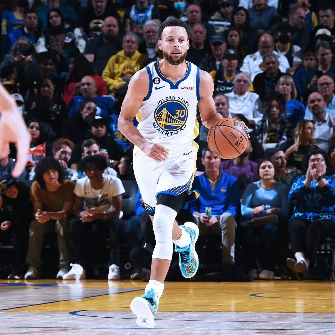 168体育网：NBA ：勇士队113比112绝杀太阳队，球员表现一览，库里30分功不可没