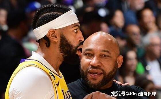 NBA:教练席栓条狗都比哈姆强！NBA最大笑话诞生NBA，真的比CBA还业余