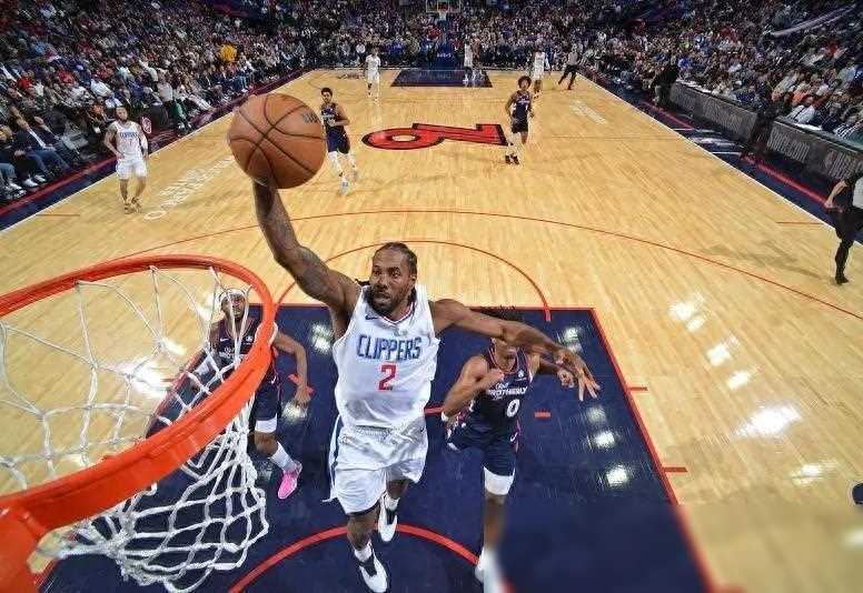 NBA:NBA：周最佳球员揭晓NBA，太阳签约大新闻，湖人遭打击！