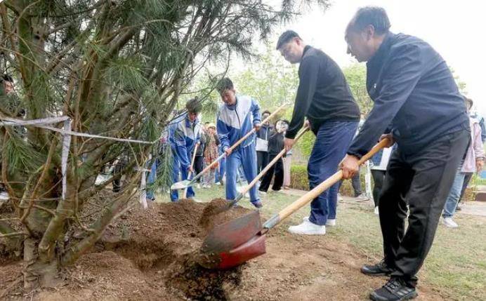 男篮:恭喜男篮男篮，姚明正式上任，亮相北京新岗位，易建联期待