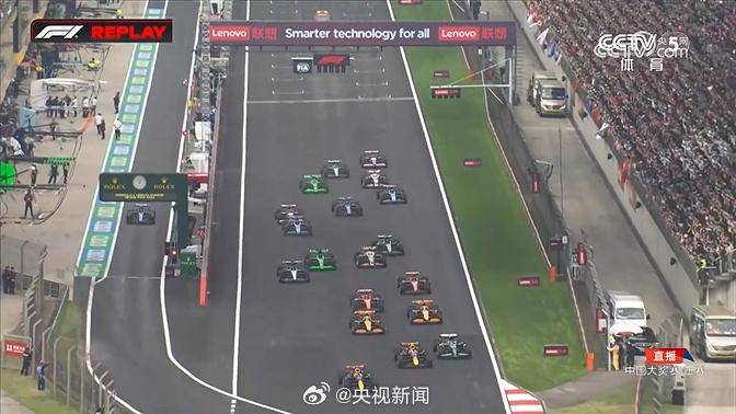 F1:F1时隔5年重回中国 维斯塔潘获得冠军 周冠宇排名第14