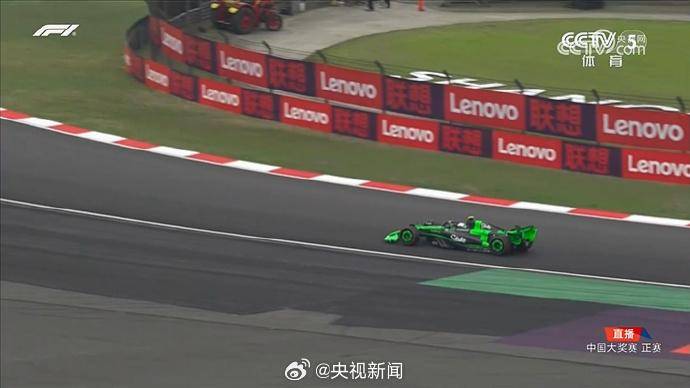 F1:F1时隔5年重回中国 维斯塔潘获得冠军 周冠宇排名第14