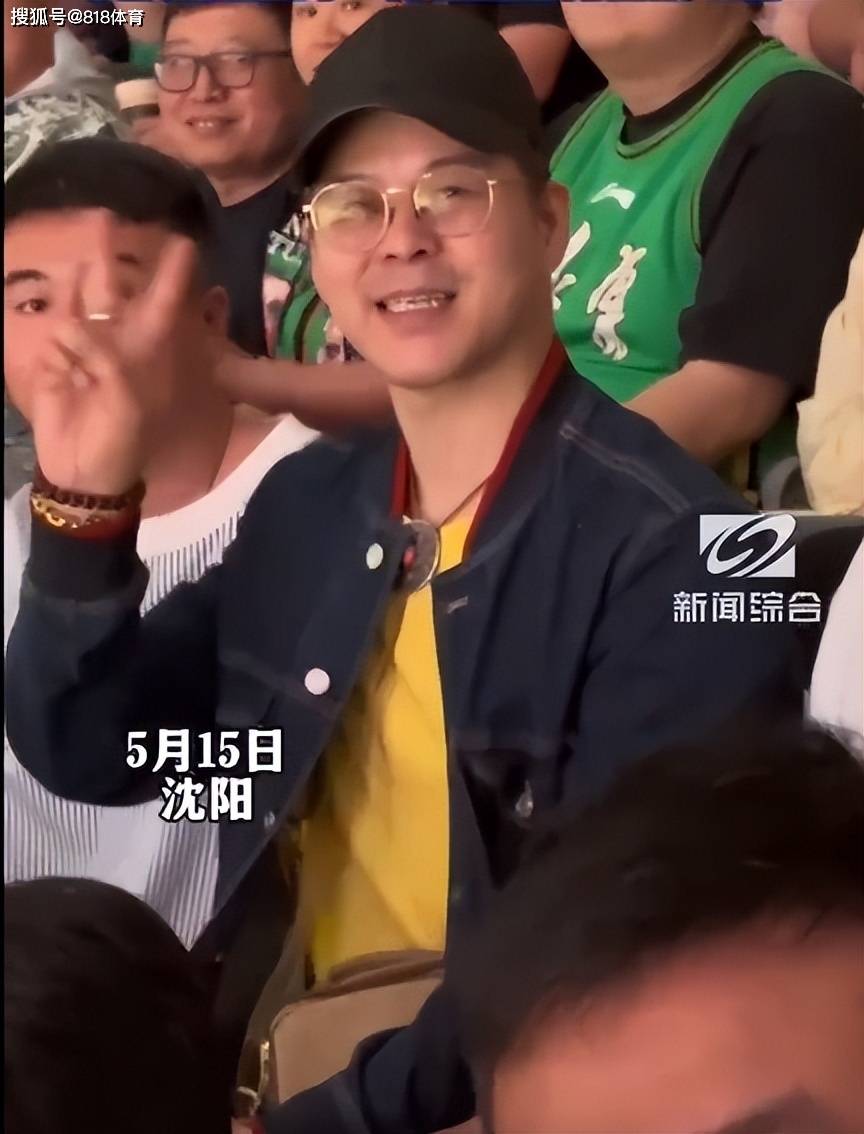 男篮:双向奔赴!乡村爱情李大国现场助阵阿不都,要请新疆男篮吃饭开心