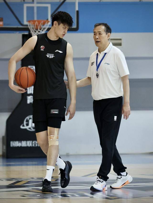 168体育网：首钢男篮连续大动作！NBA首轮秀有望加盟，豪华教练团全力冲佳绩