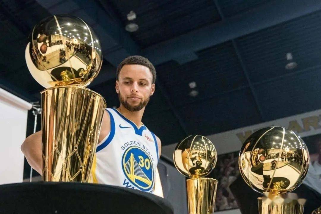 NBA:2022年NBA总冠军对决NBA，库里对凯尔特人的挑衅，大比分逆转夺冠！