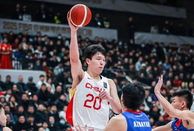 男篮:26分钟12次封盖！郇斯楠成中国男篮新星男篮，NBA首轮秀在望？